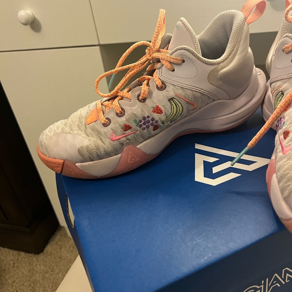 Nike Kids Giannis immortality Basketball Shoes youth size 5 - Picture 5 of 9
